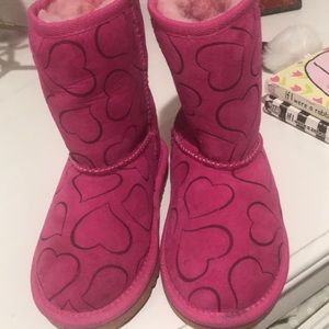 Faux fur cozy pink boots with hearts